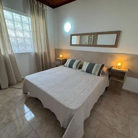 Americas 4- Bedrooms Parking Private