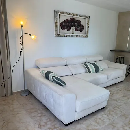 Americas 4- Bedrooms Parking Private