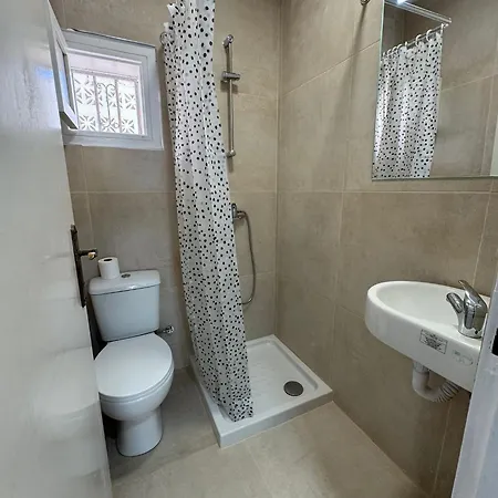 Americas 4- Bedrooms Parking Private *